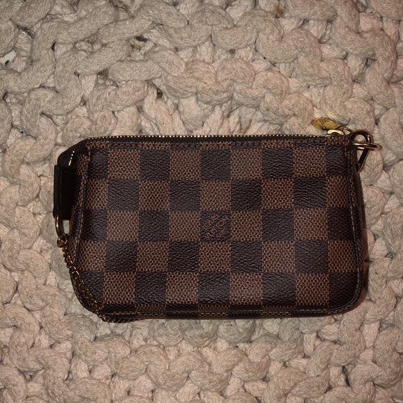 Mini Pochette (Damier Ebene) Can someone recommend me a place to sell my Mini  Pochette? I've been trying to sell it on Poshmark but I have to price it so  high because